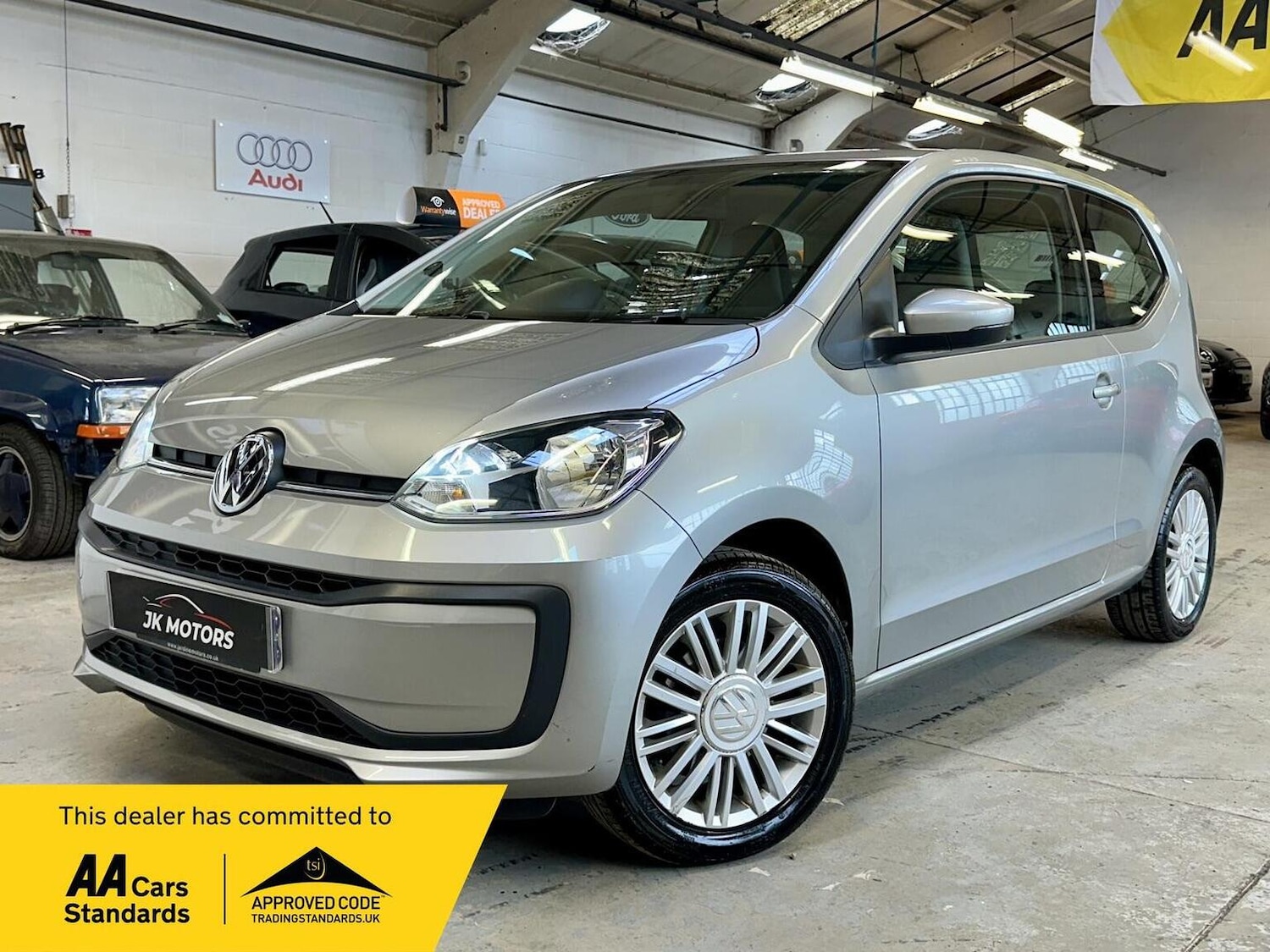 Used Volkswagen up! 2018 for sale - 78131561: Photo 2
