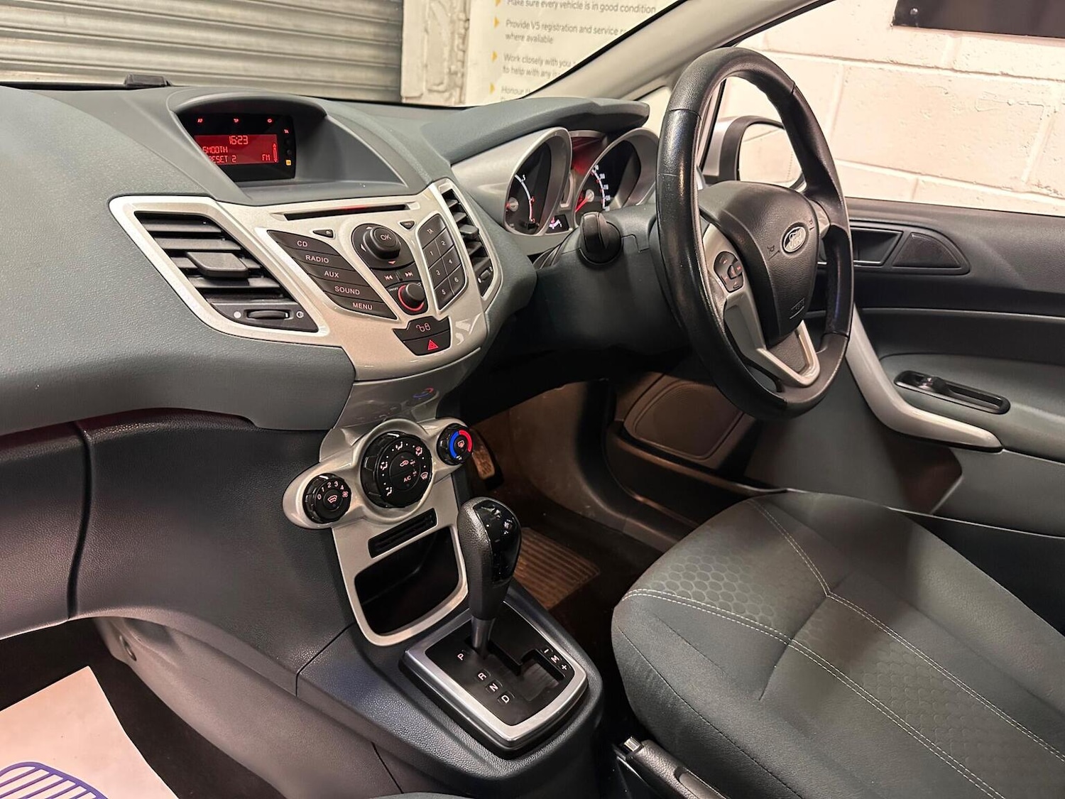 Used Ford Fiesta 2010 for sale - 77398359: Photo 33