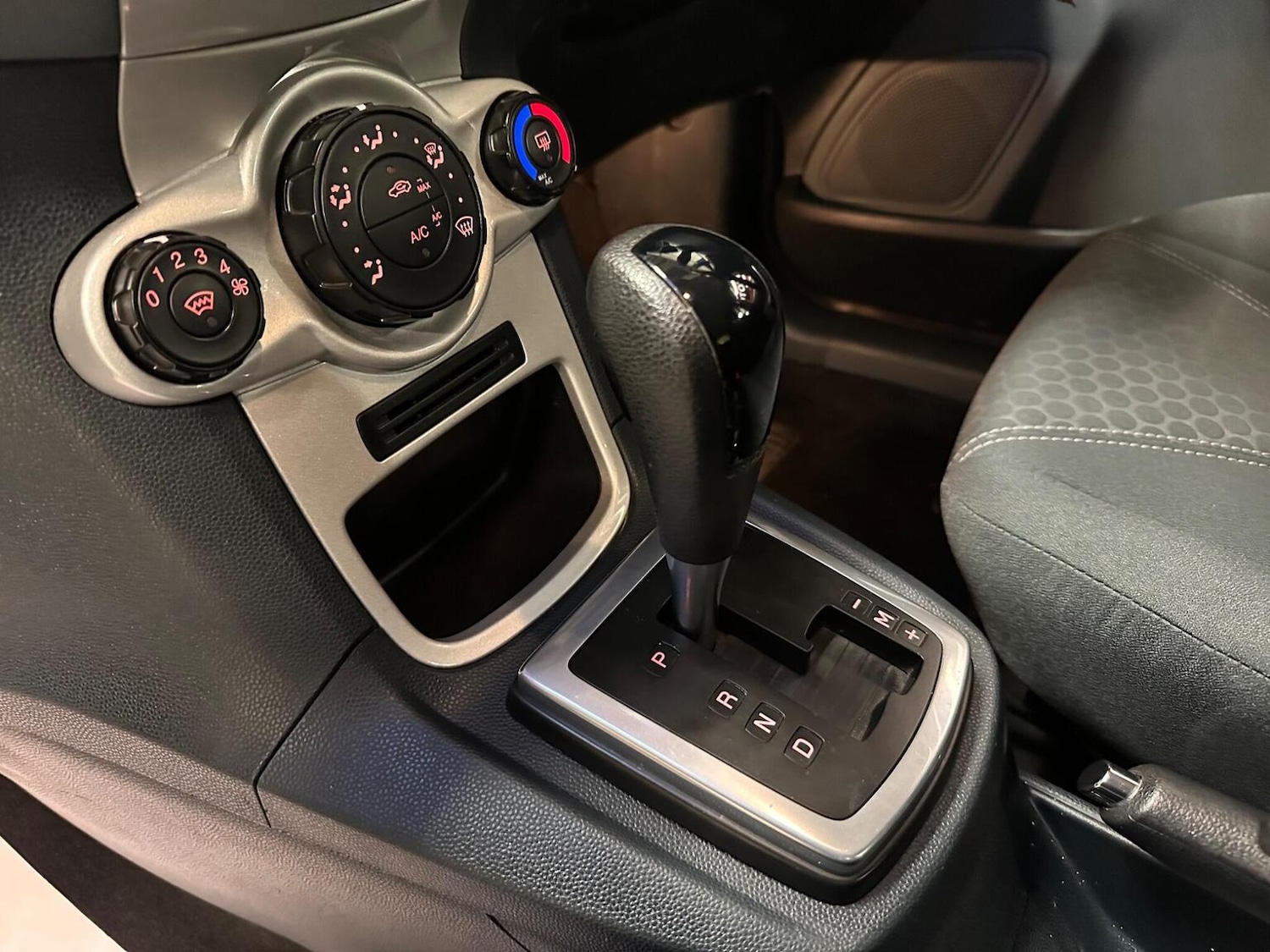 Used Ford Fiesta 2010 for sale - 77398359: Photo 34