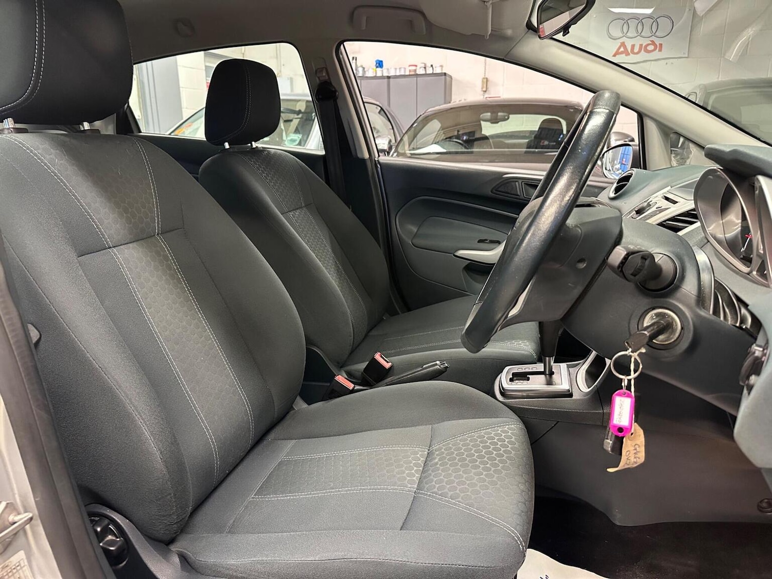 Used Ford Fiesta 2010 for sale - 77398359: Photo 37