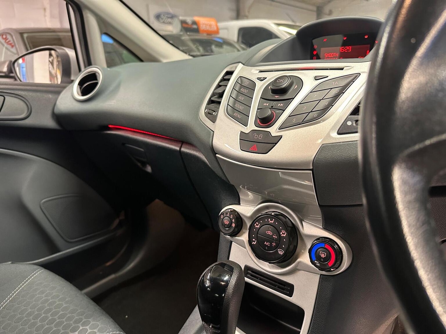 Used Ford Fiesta 2010 for sale - 77398359: Photo 41