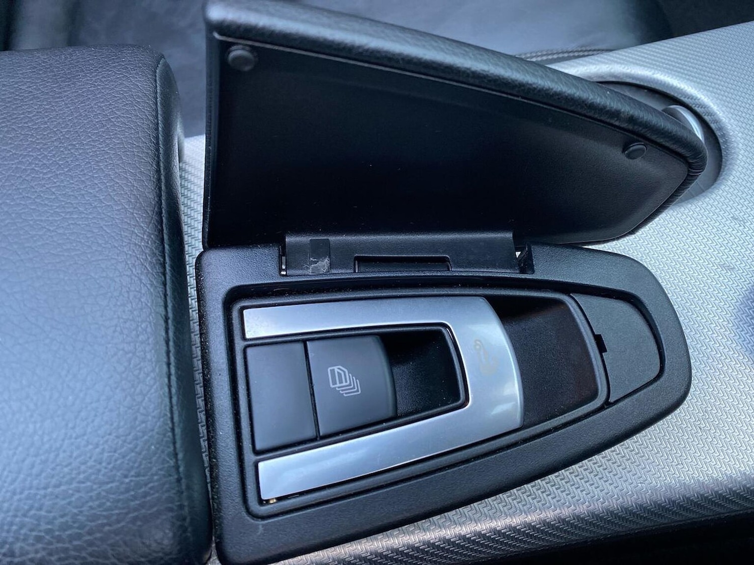 Used Mercedes-Benz SLC 2017 for sale - 76918977: Photo 30