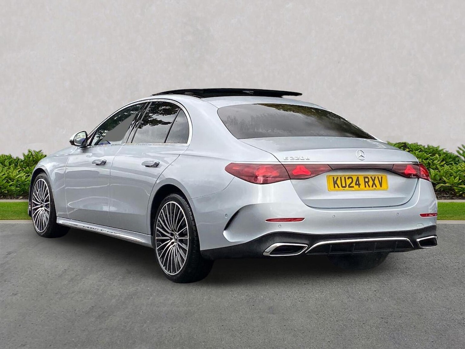 Used Mercedes-Benz E Class 2024 for sale - 76577250: Photo 2