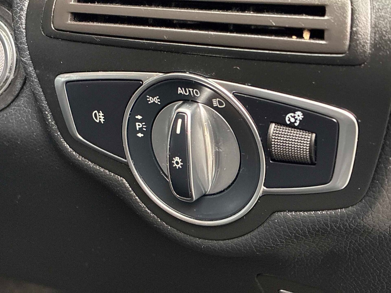 Used Mercedes-Benz GLC 2019 for sale - 78193902: Photo 33