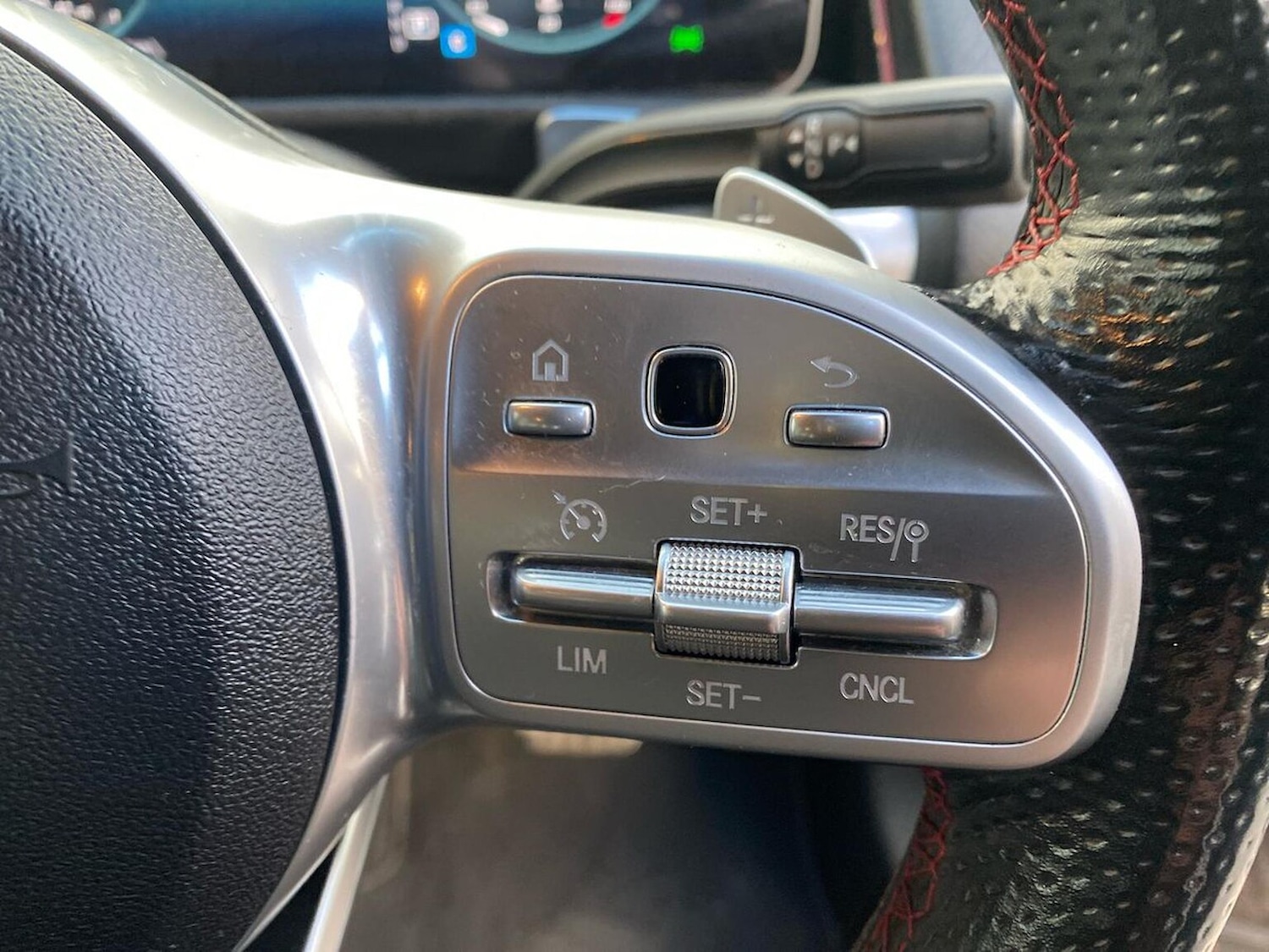 Used Mercedes-Benz GLB 2021 for sale - 76335094: Photo 27