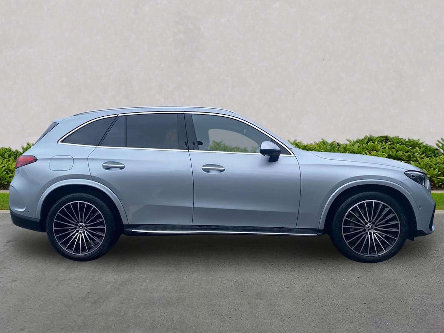 Used Mercedes-Benz GLC 2024 for sale - 77688013: Photo 3