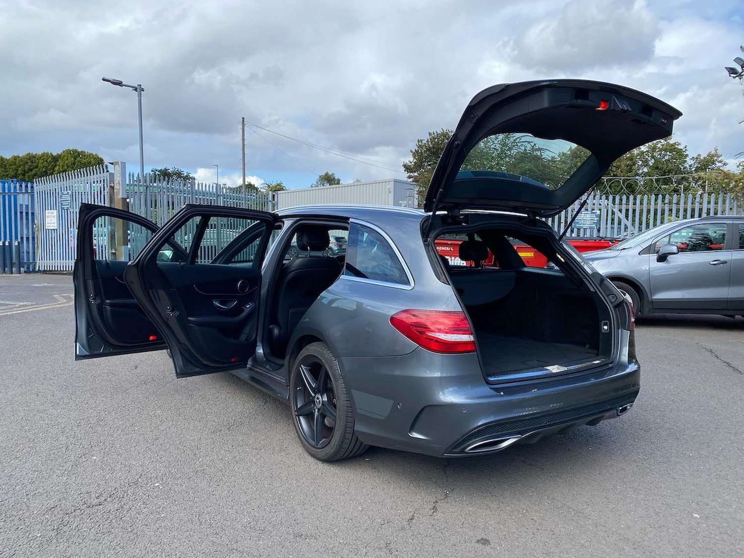 Used Mercedes-Benz C-Class 2018 for sale - 76064370: Photo 40