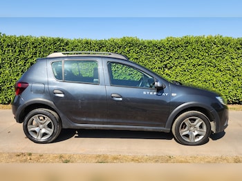 Used Dacia Sandero Stepway 2017 for sale - 79147559: Photo