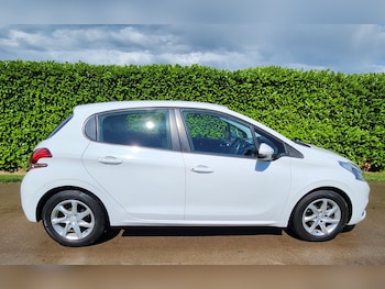 Used Peugeot 208 2016 for sale - 78807930: Photo