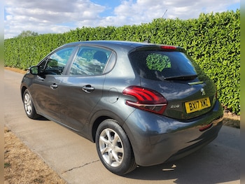 Used Peugeot 208 2017 for sale - 79372329: Photo