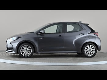 Used Toyota Yaris 2023 for sale - 79352160: Photo