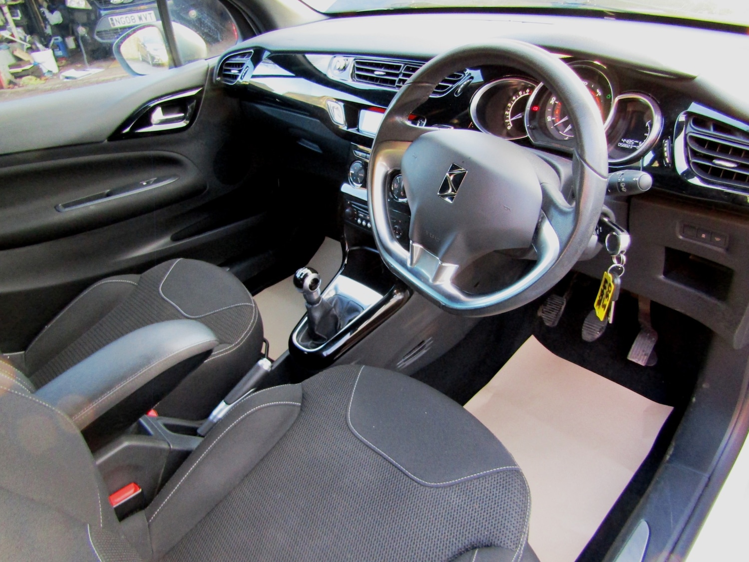 Used Citroen DS3 2015 for sale - 77610359: Photo 19