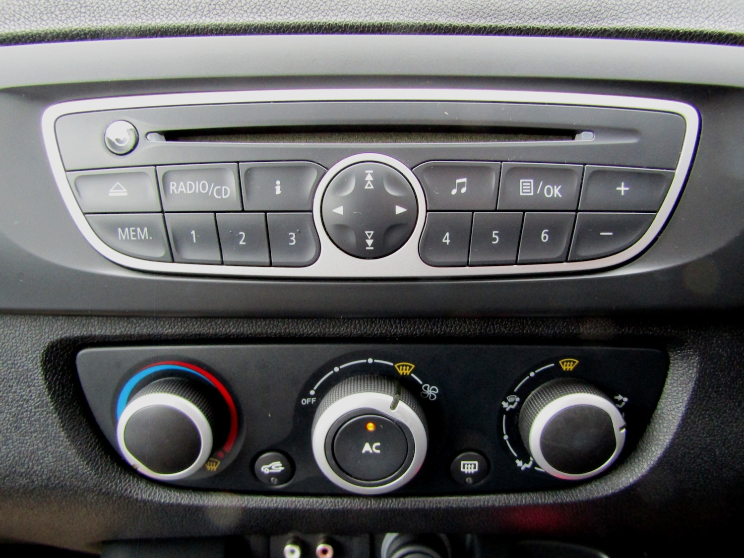 Used Renault Scenic 2010 for sale - 75446835: Photo 18