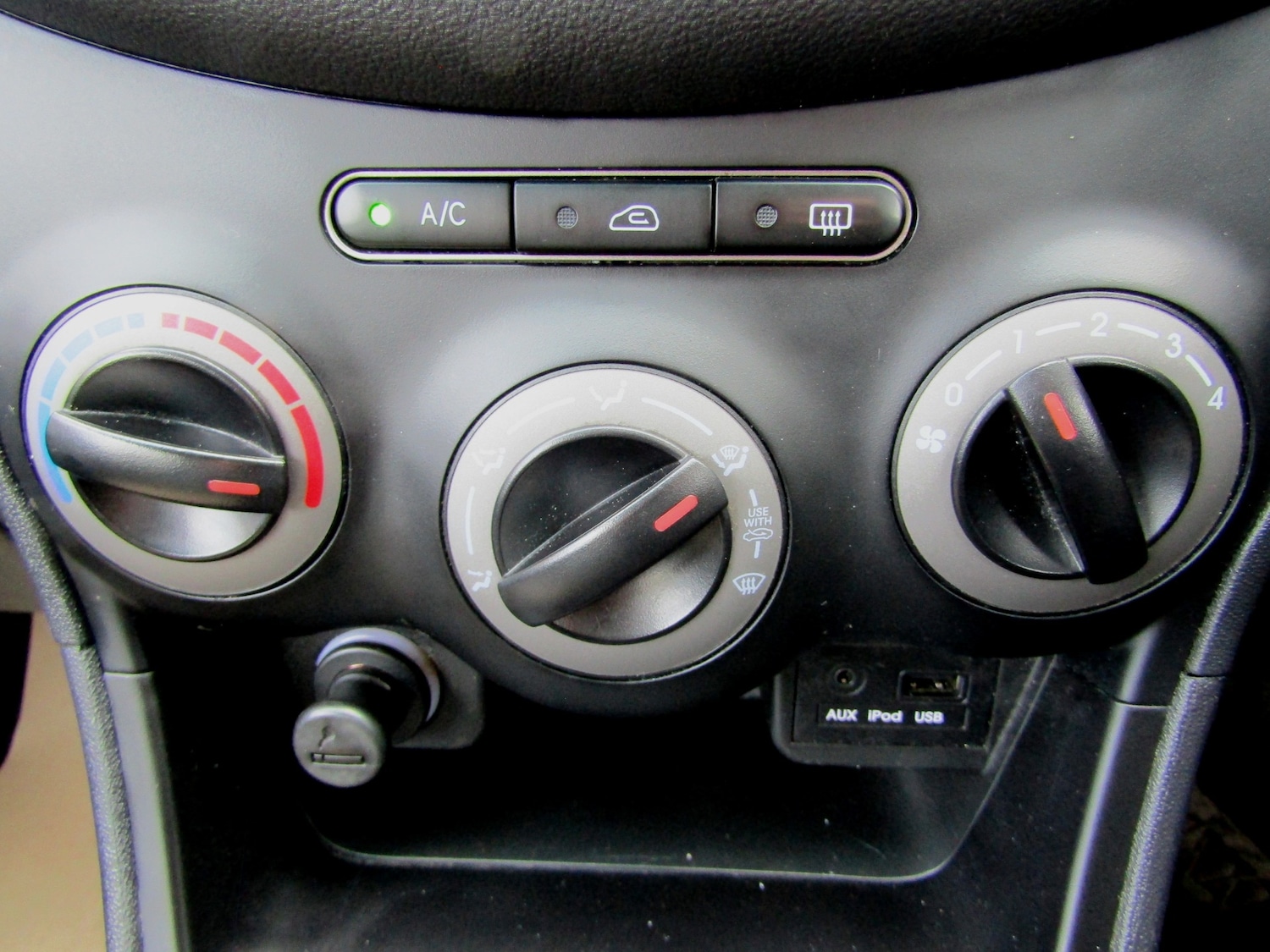 Used Hyundai i10 2013 for sale - 76374127: Photo 18