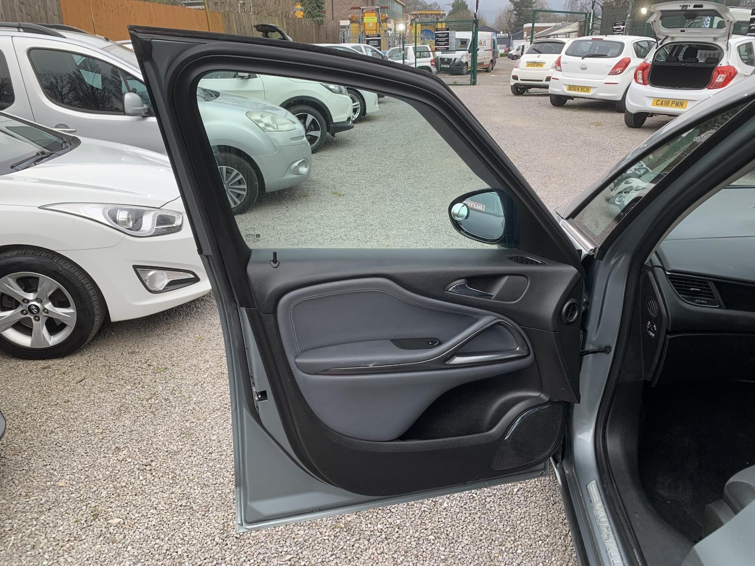 Used Vauxhall Zafira Tourer 2013 for sale - 77982032: Photo 45