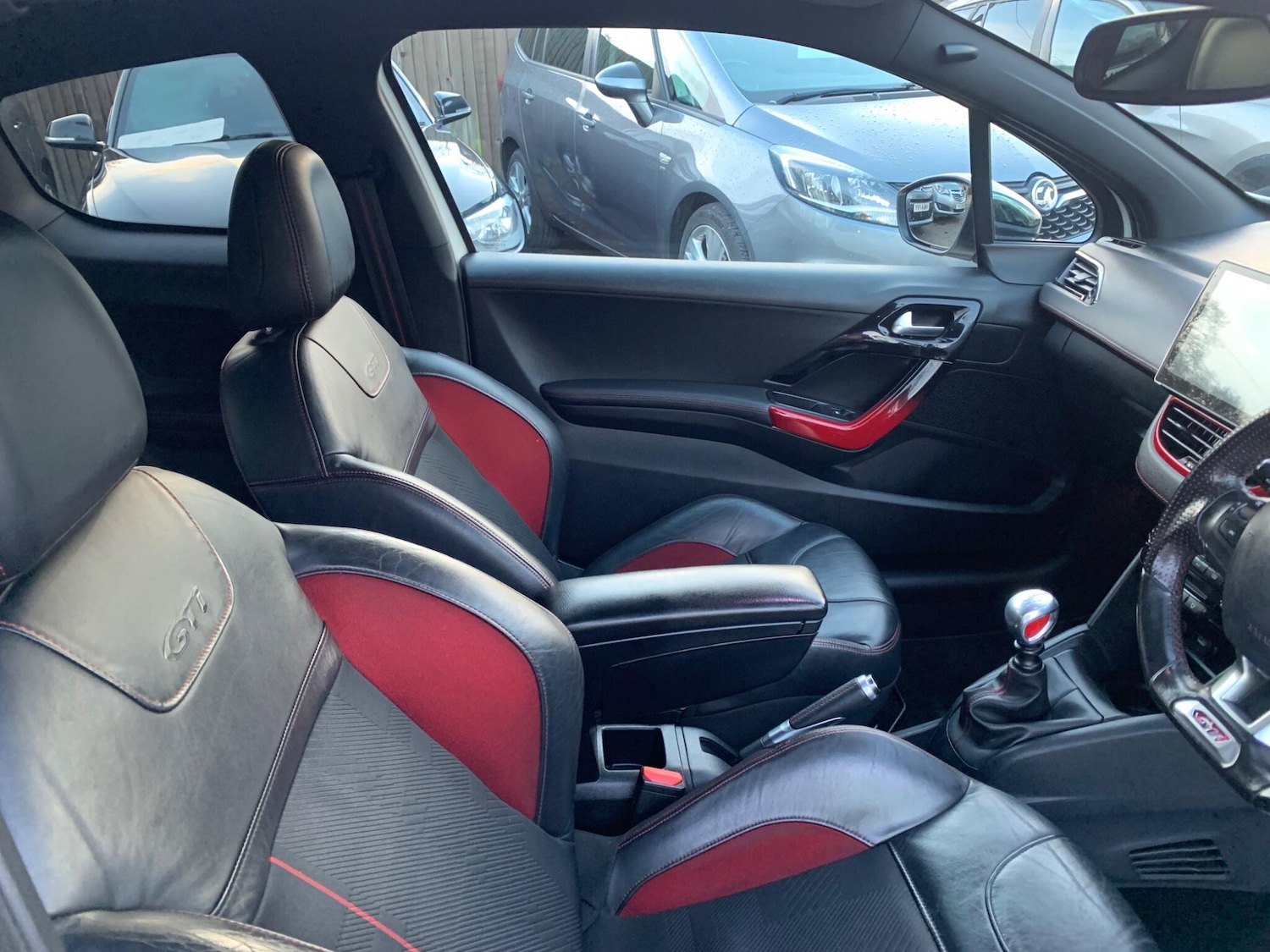 Used Peugeot 208 2013 for sale - 76742354: Photo 15