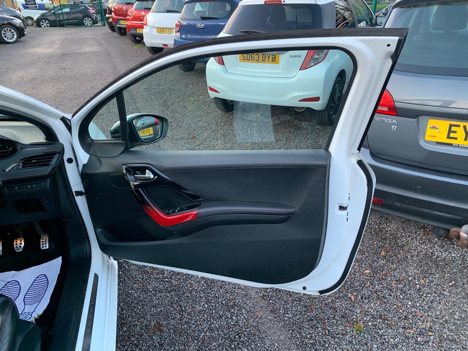 Used Peugeot 208 2013 for sale - 76742354: Photo 20