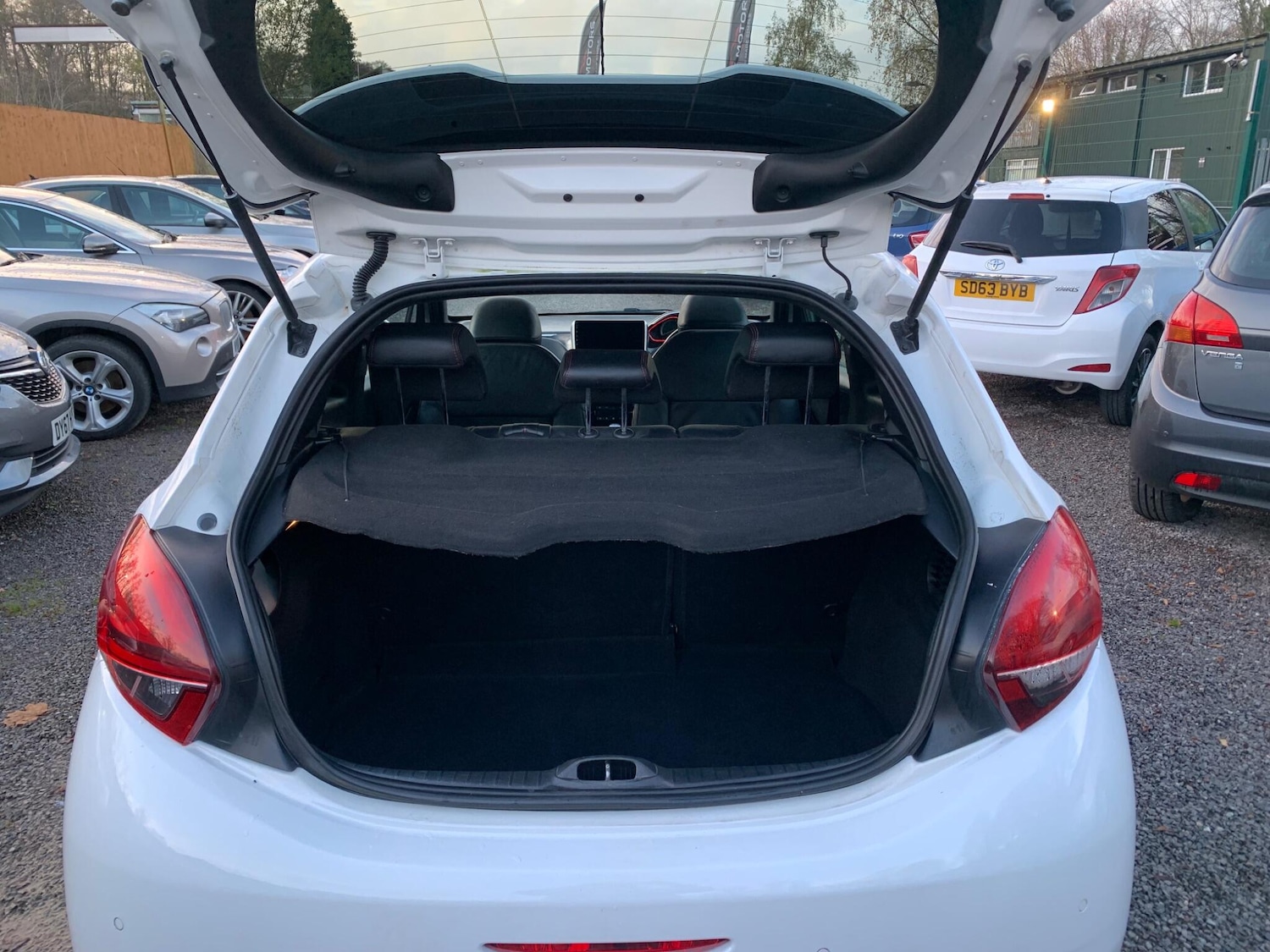 Used Peugeot 208 2013 for sale - 76742354: Photo 28