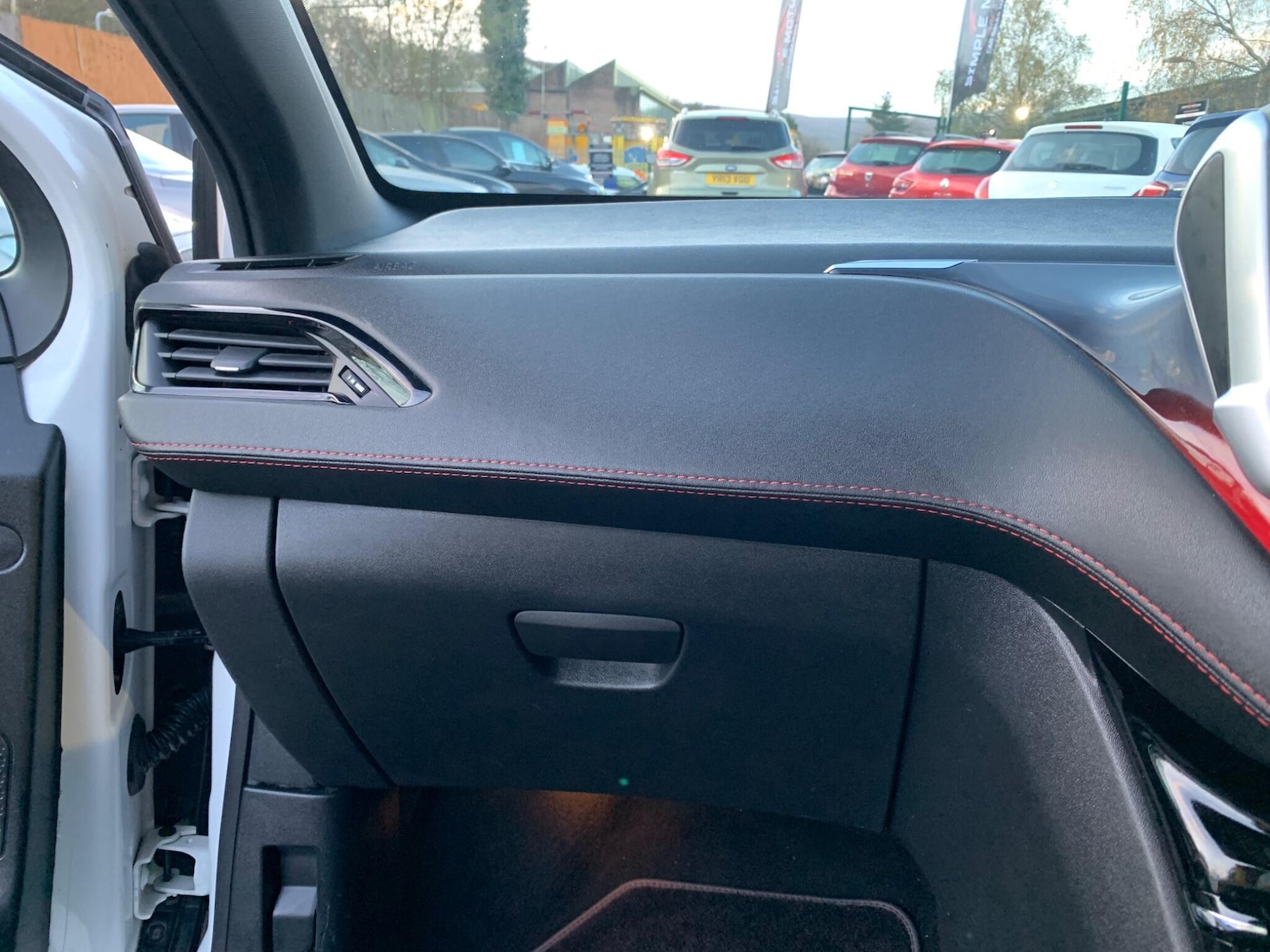 Used Peugeot 208 2013 for sale - 76742354: Photo 40