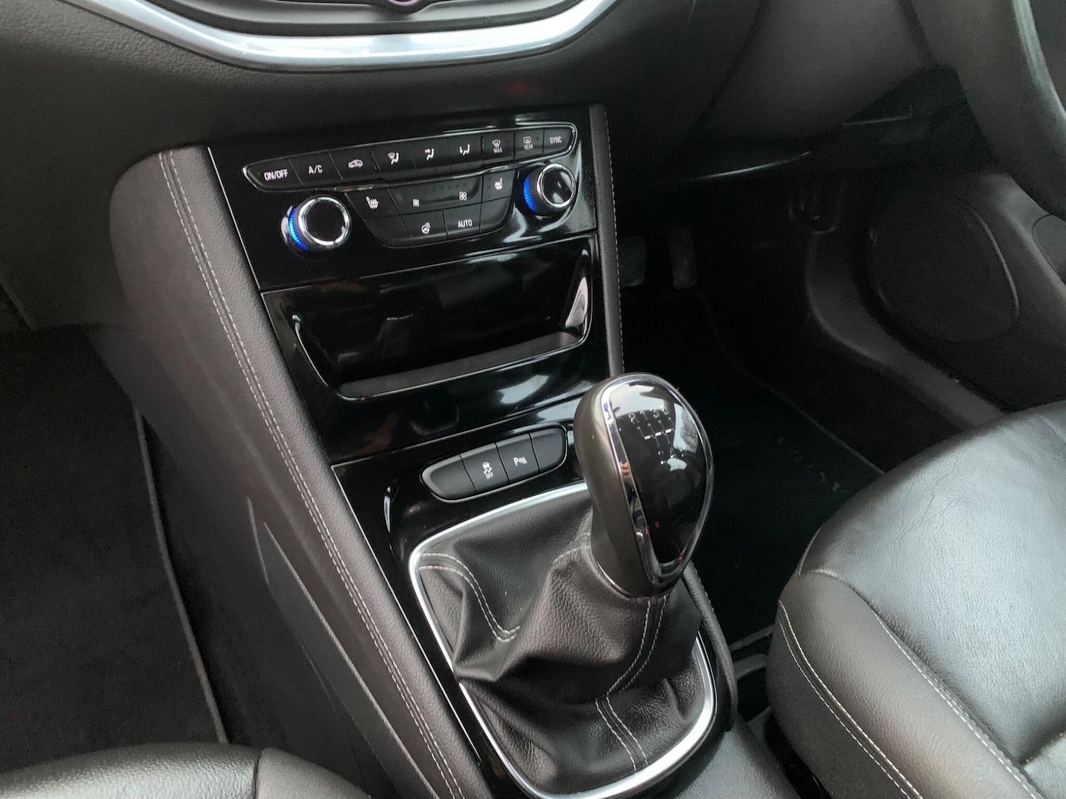 Used Vauxhall Astra 2018 for sale - 76942495: Photo 44