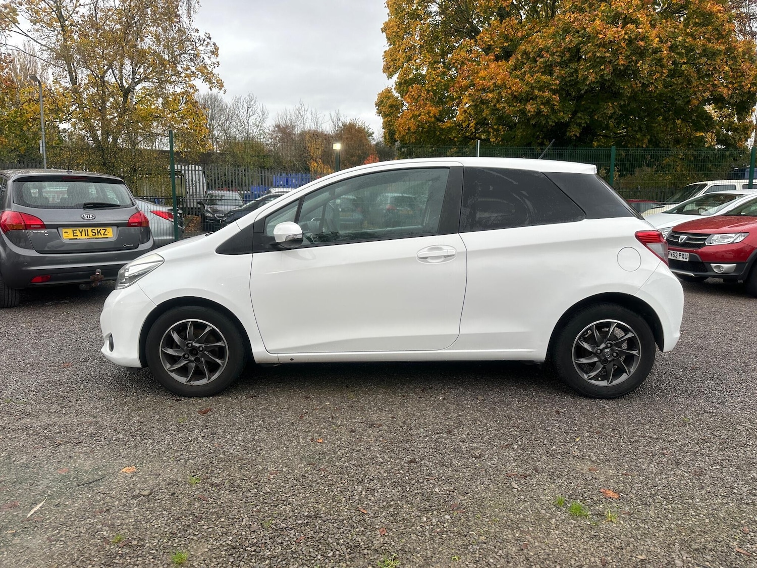 Used Toyota Yaris 2013 for sale - 76484761: Photo 2
