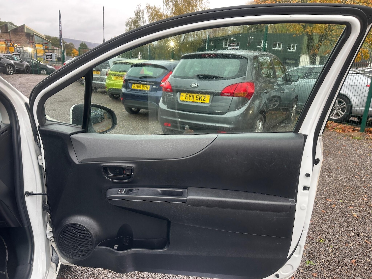 Used Toyota Yaris 2013 for sale - 76484761: Photo 24