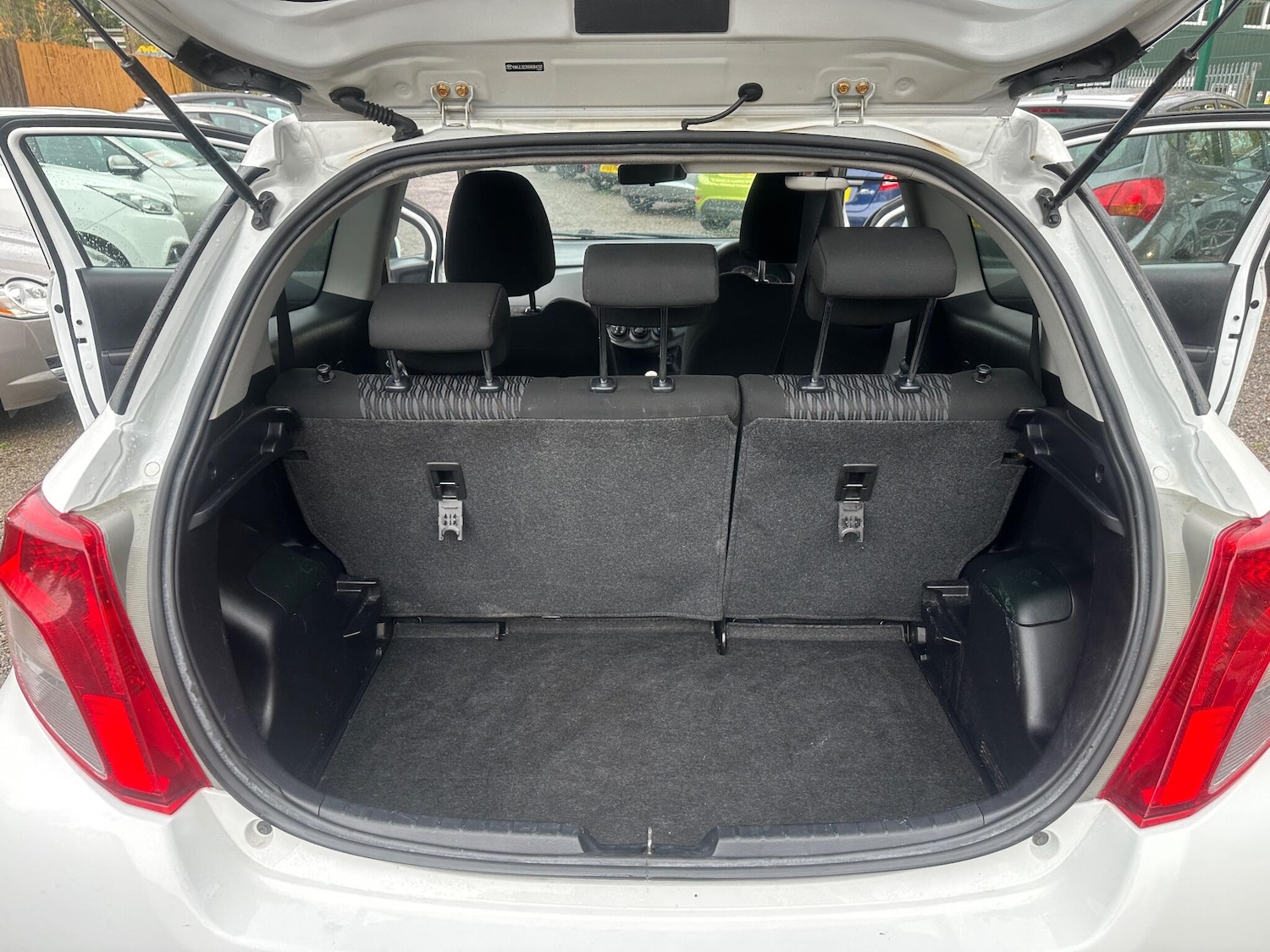 Used Toyota Yaris 2013 for sale - 76484761: Photo 28