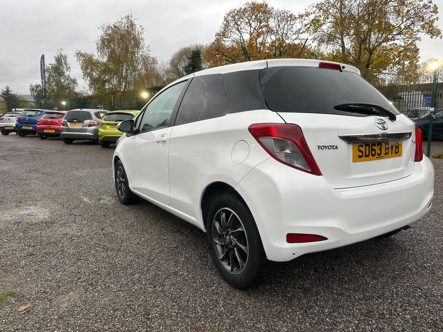 Used Toyota Yaris 2013 for sale - 76484761: Photo 3