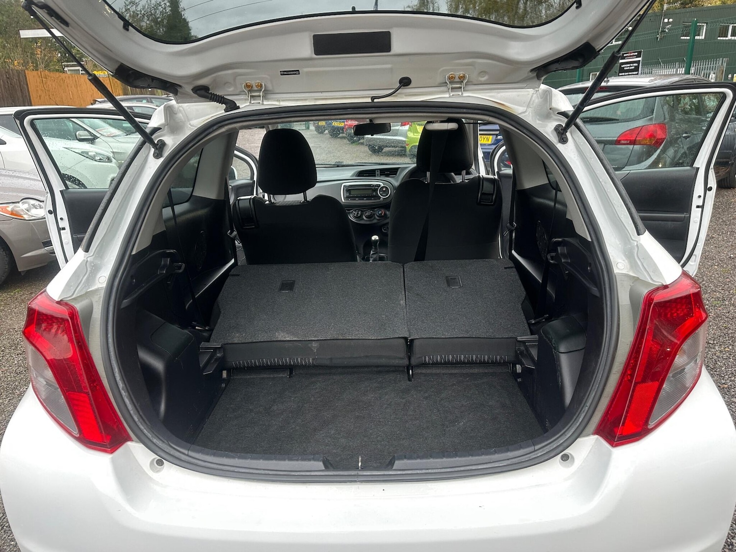 Used Toyota Yaris 2013 for sale - 76484761: Photo 33