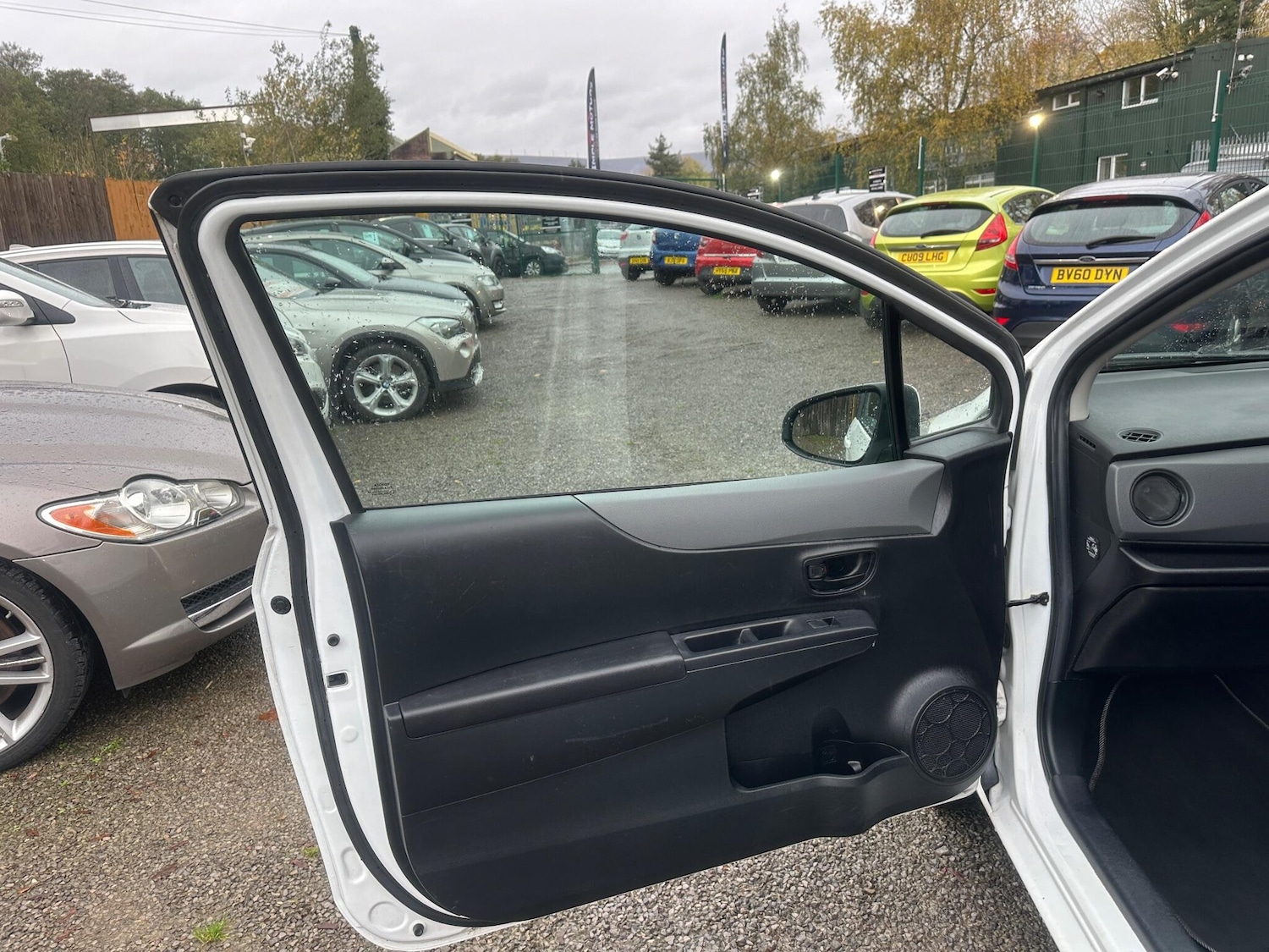 Used Toyota Yaris 2013 for sale - 76484761: Photo 41