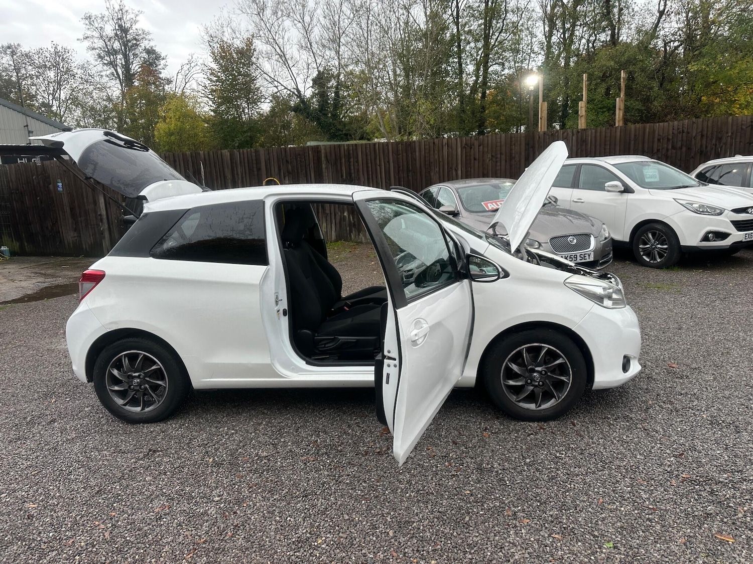 Used Toyota Yaris 2013 for sale - 76484761: Photo 46