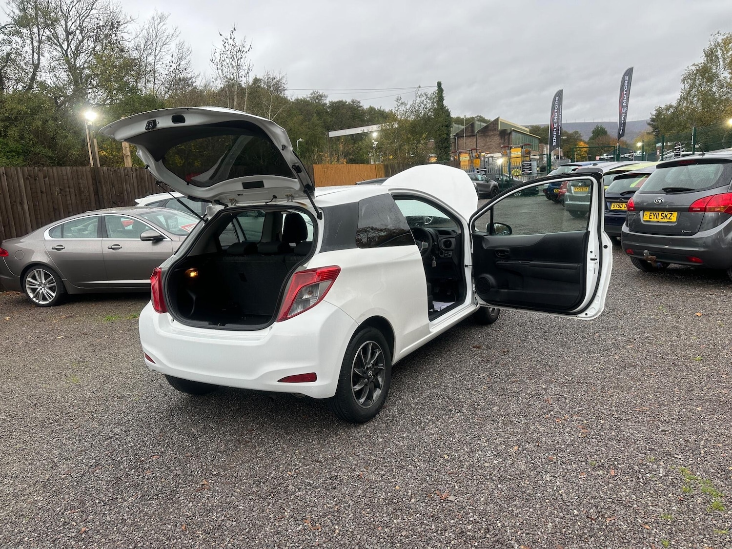 Used Toyota Yaris 2013 for sale - 76484761: Photo 50