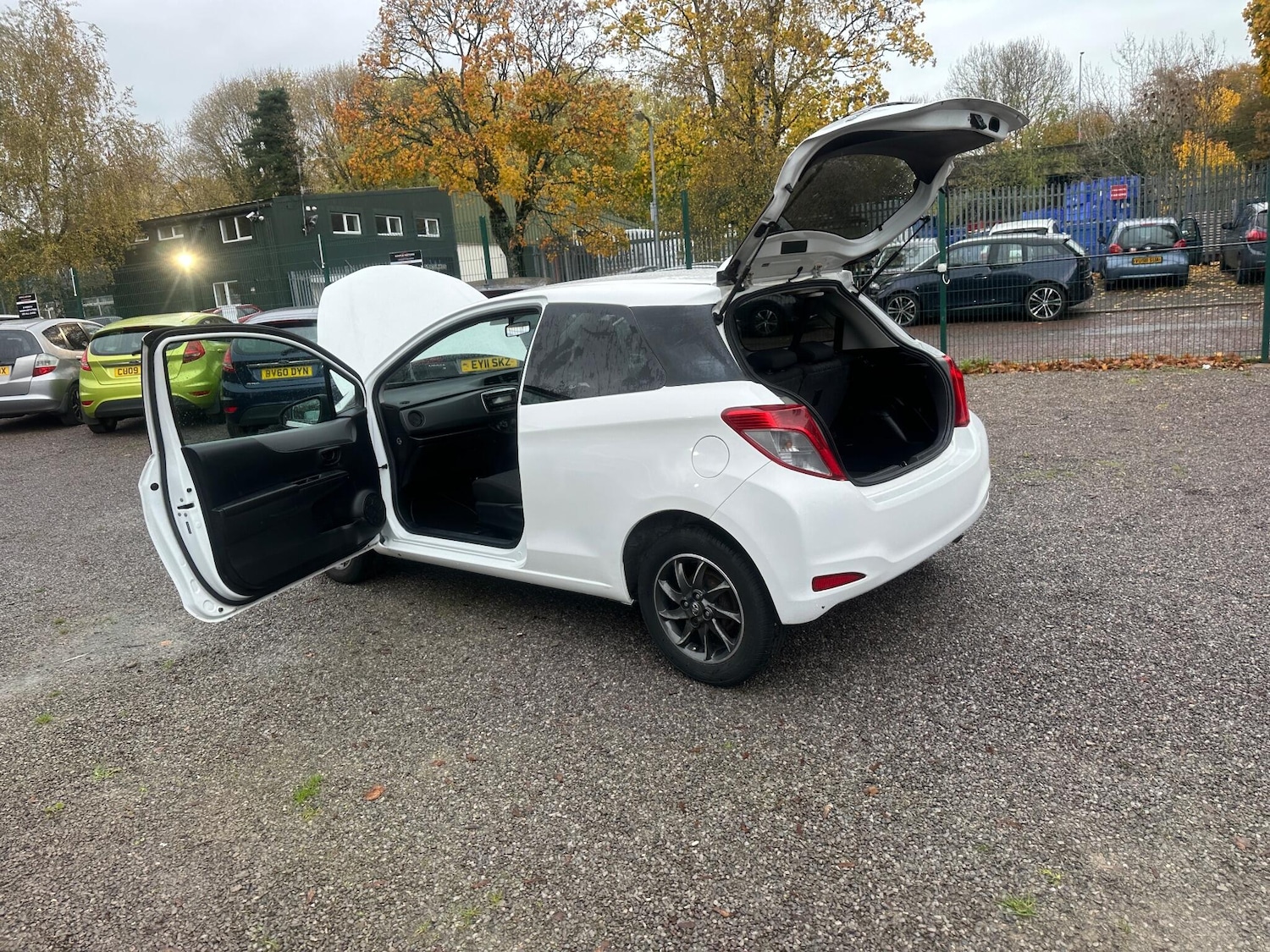 Used Toyota Yaris 2013 for sale - 76484761: Photo 53