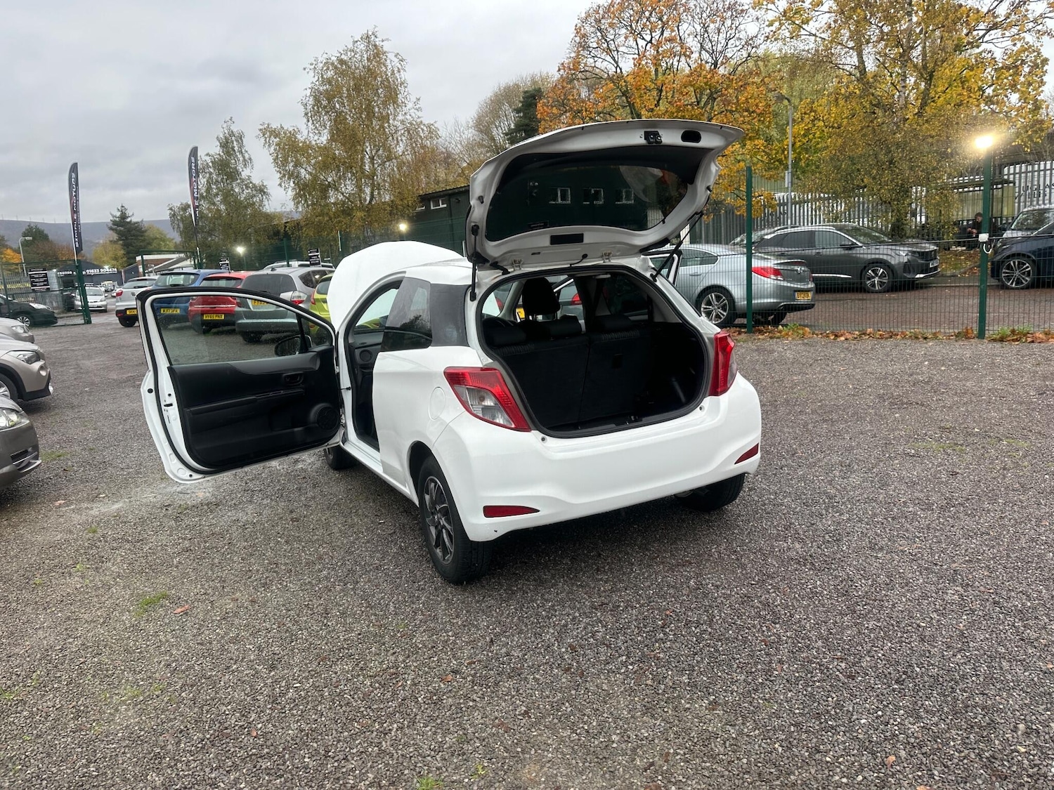 Used Toyota Yaris 2013 for sale - 76484761: Photo 54