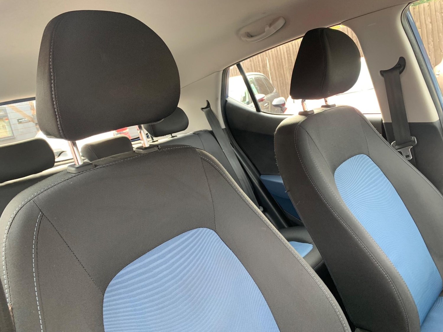 Used Hyundai i10 2015 for sale - 76607610: Photo 12