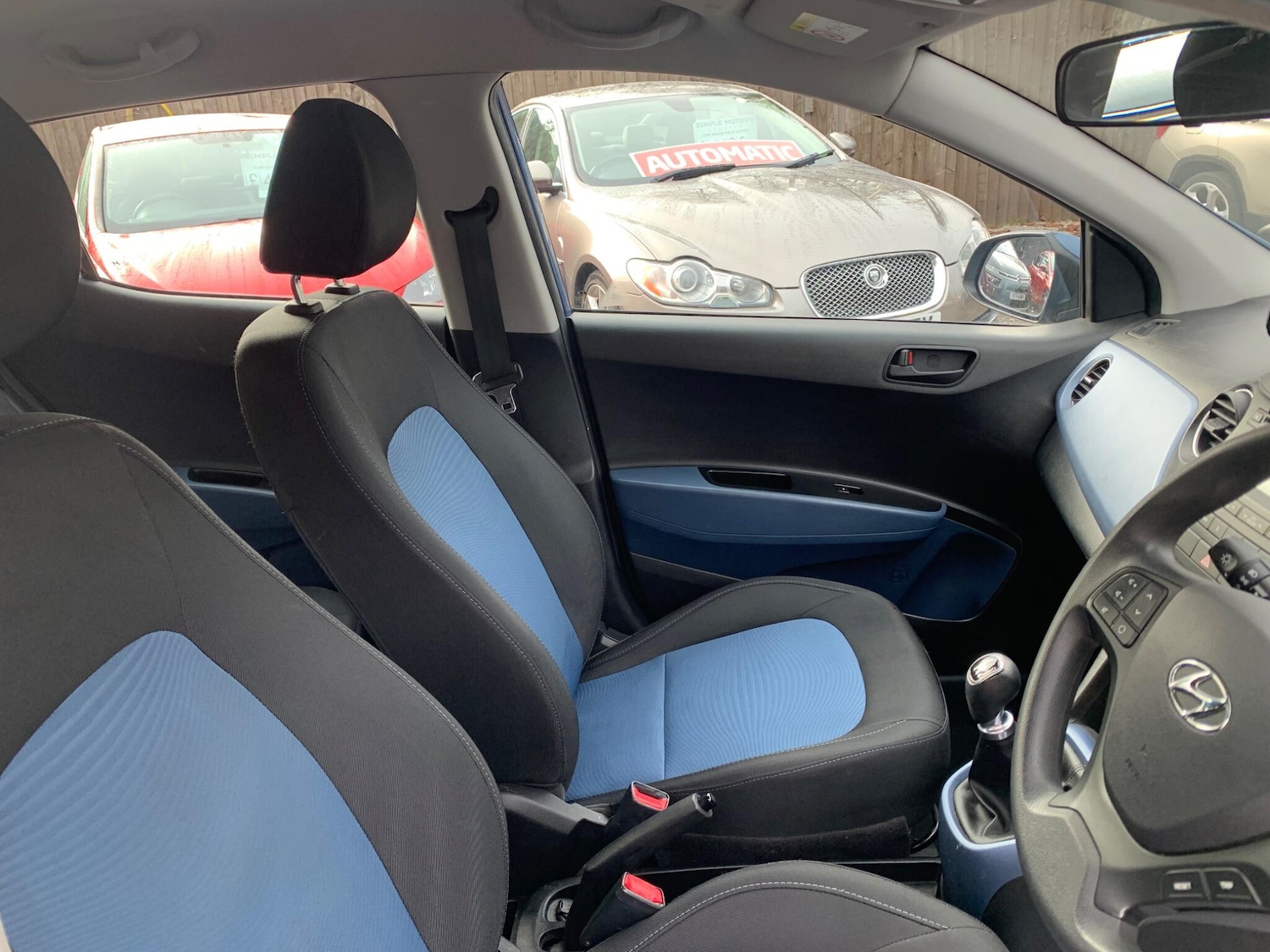 Used Hyundai i10 2015 for sale - 76607610: Photo 13