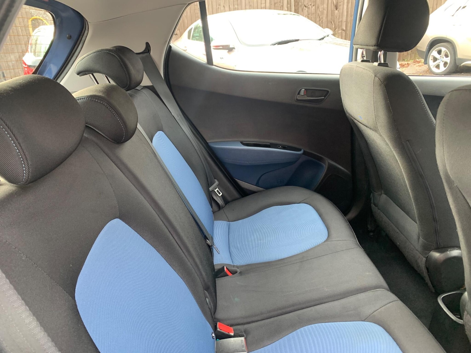 Used Hyundai i10 2015 for sale - 76607610: Photo 18