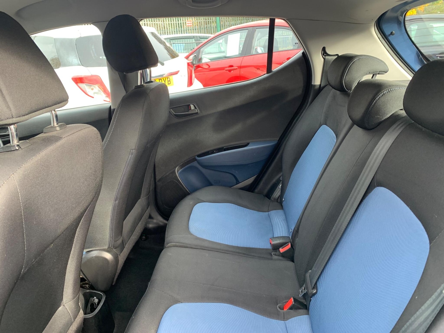 Used Hyundai i10 2015 for sale - 76607610: Photo 28