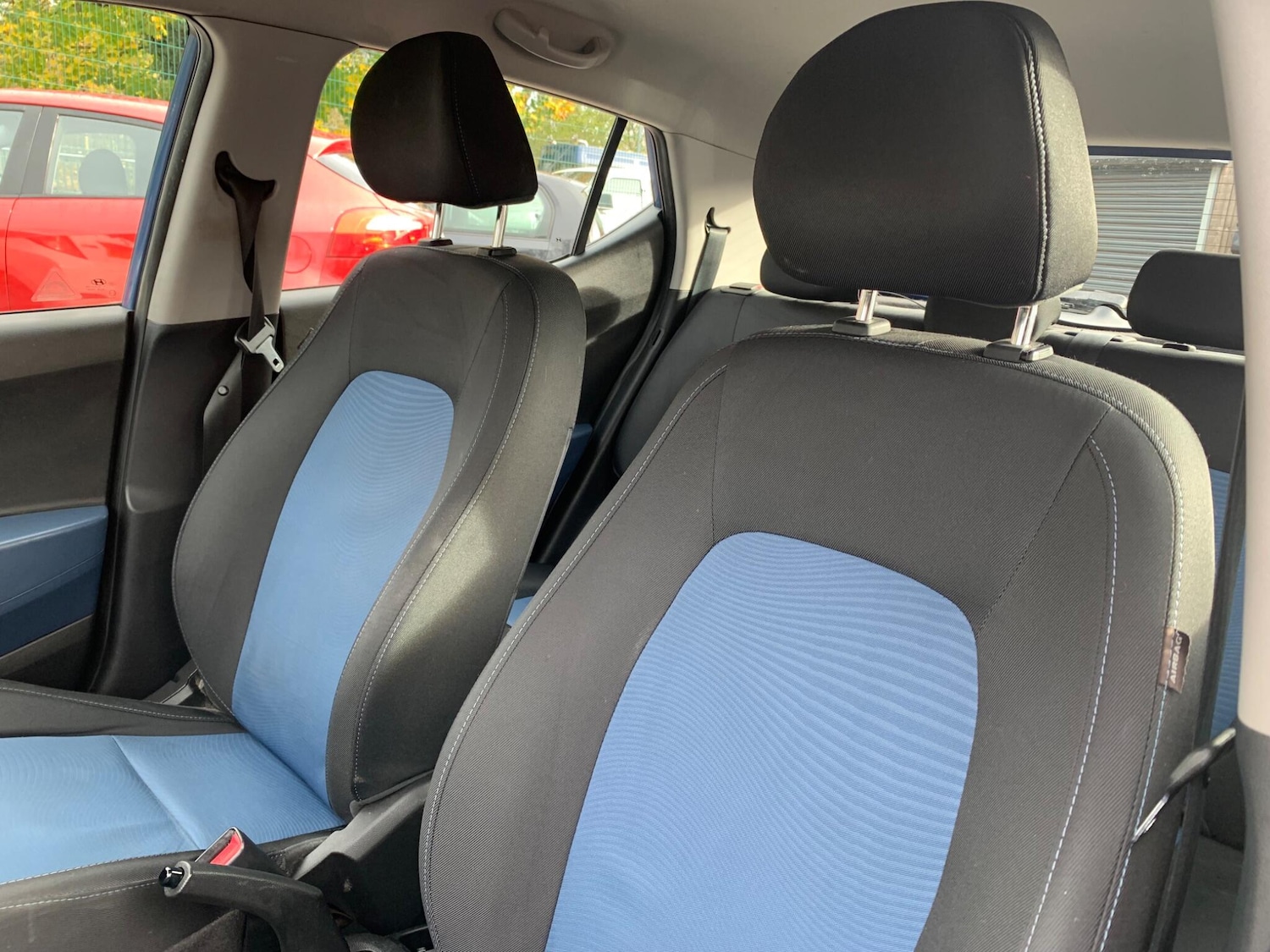 Used Hyundai i10 2015 for sale - 76607610: Photo 33