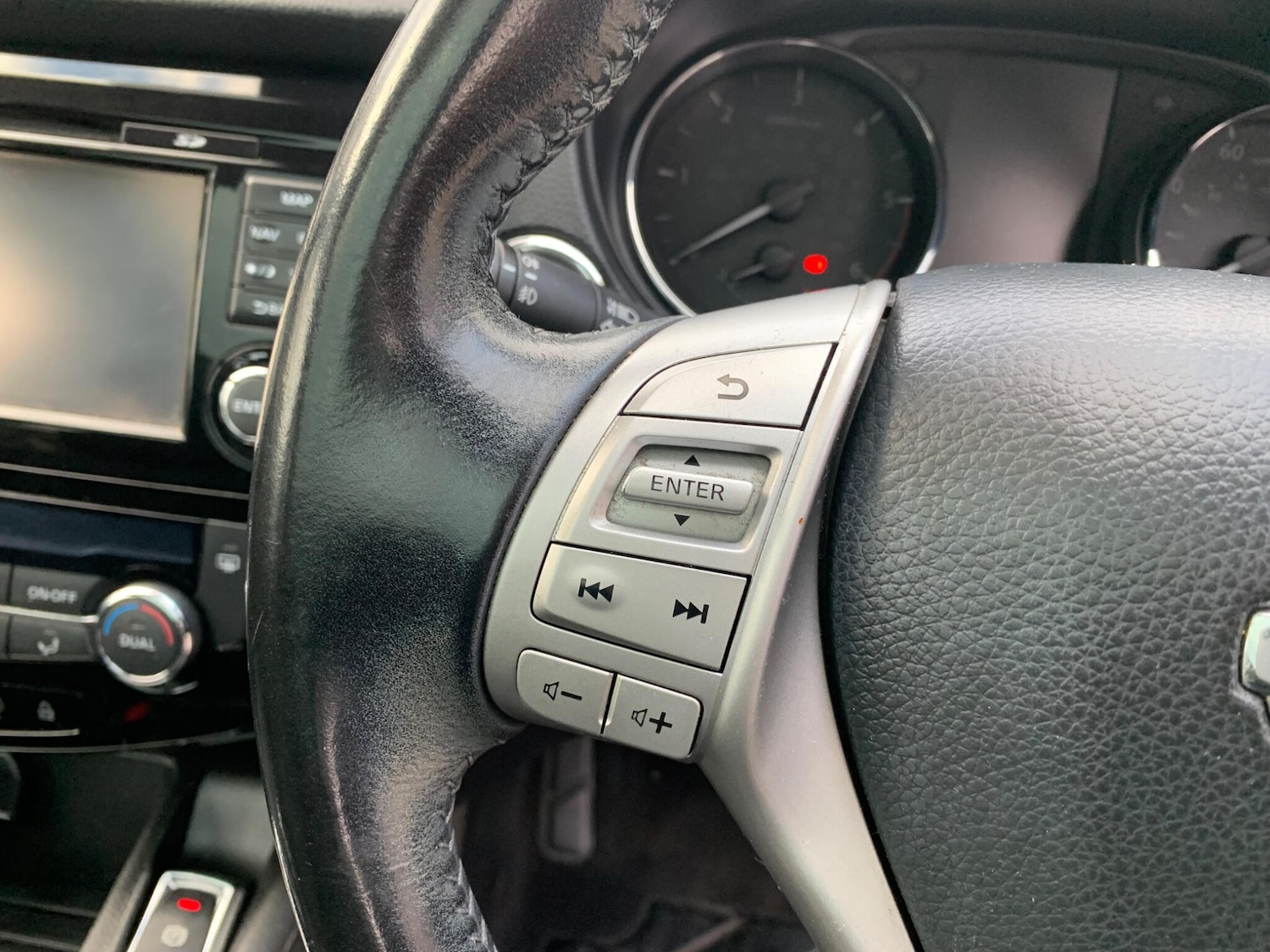 Used Nissan Qashqai 2015 for sale - 77081681: Photo 15