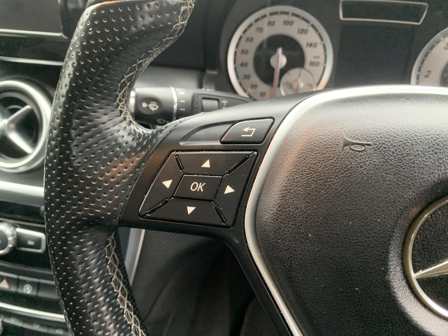 Used Mercedes-Benz A-Class 2015 for sale - 77848295: Photo 13