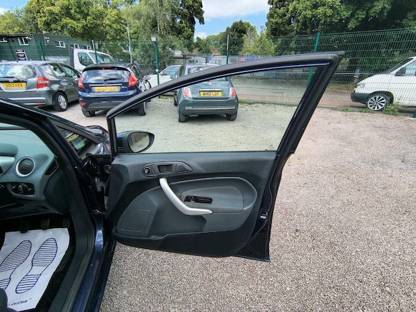 Used Ford Fiesta 2010 for sale - 75544055: Photo 17