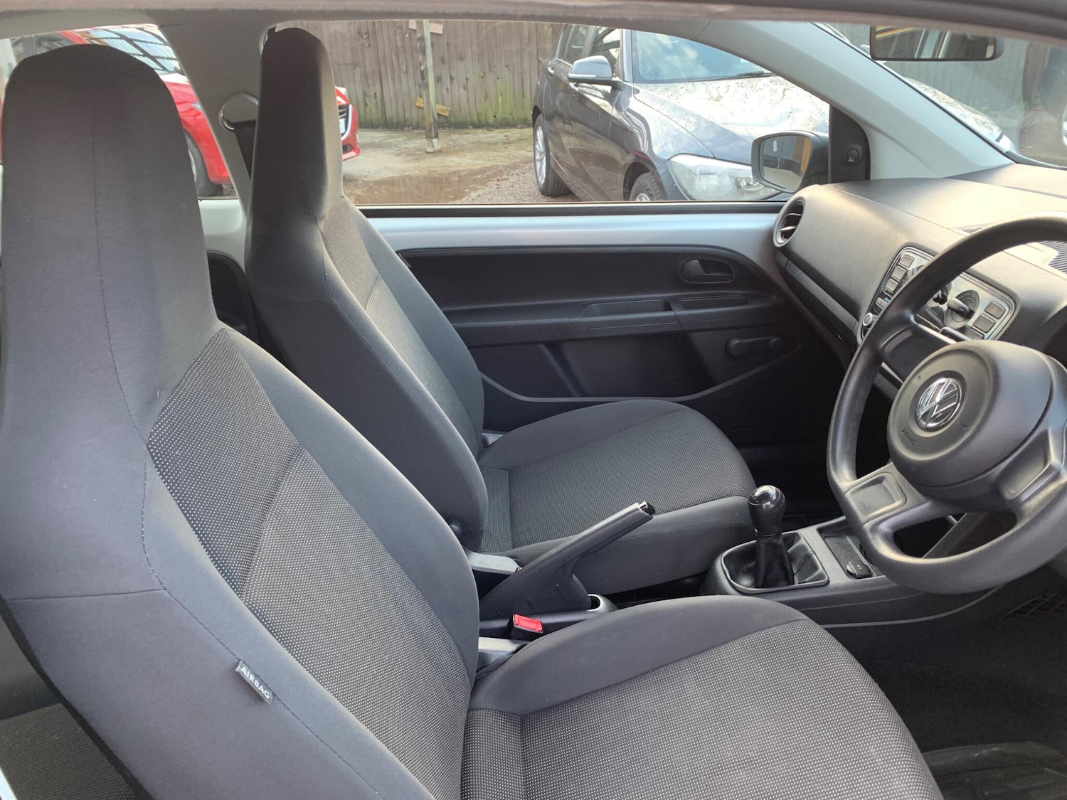 Used Volkswagen up! 2014 for sale - 76964994: Photo 15