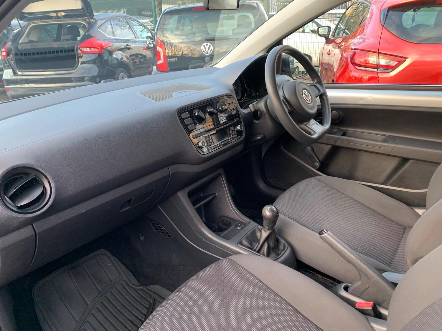 Used Volkswagen up! 2014 for sale - 76964994: Photo 31