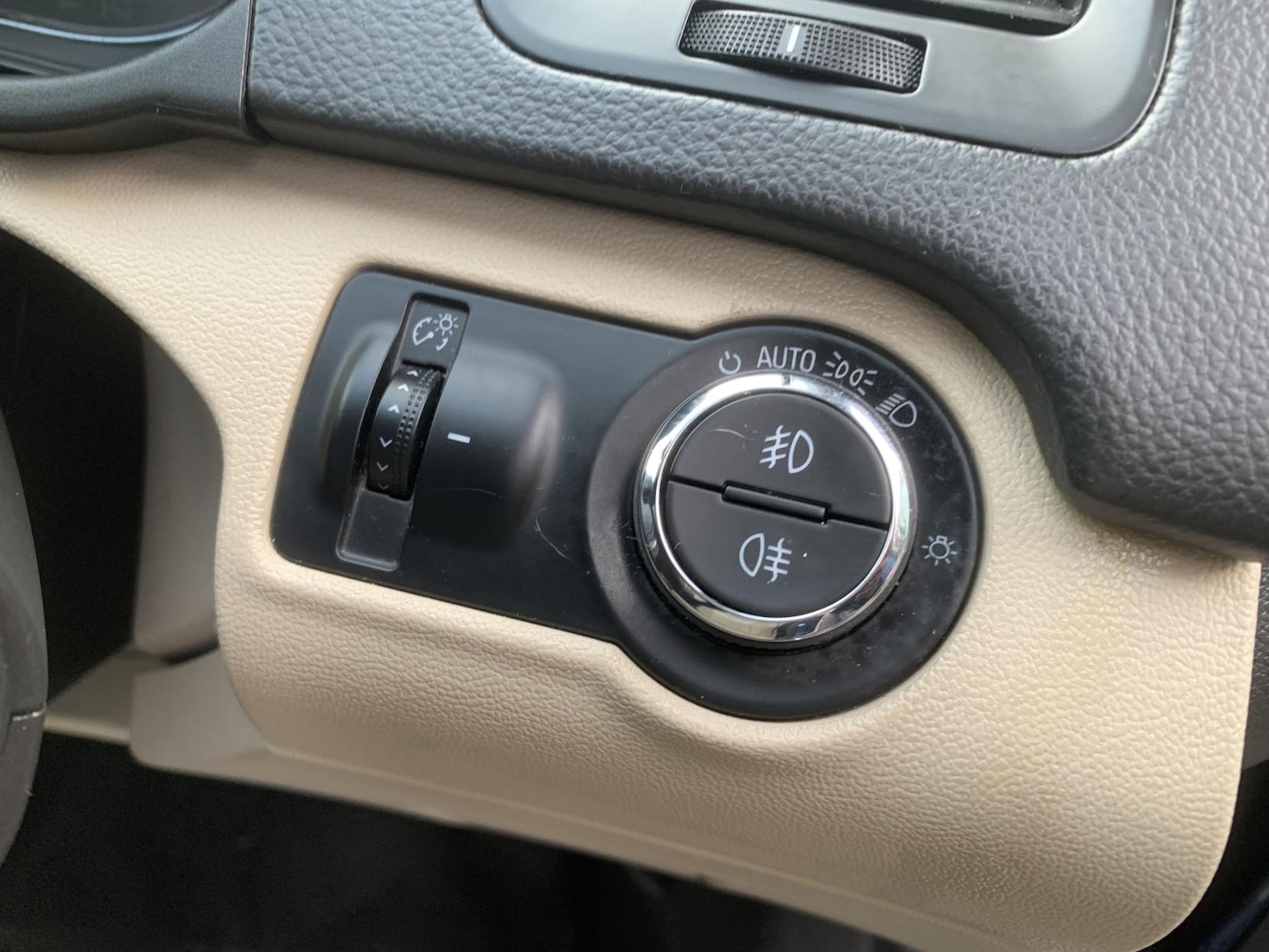 Used Vauxhall Insignia 2015 for sale - 77918181: Photo 18