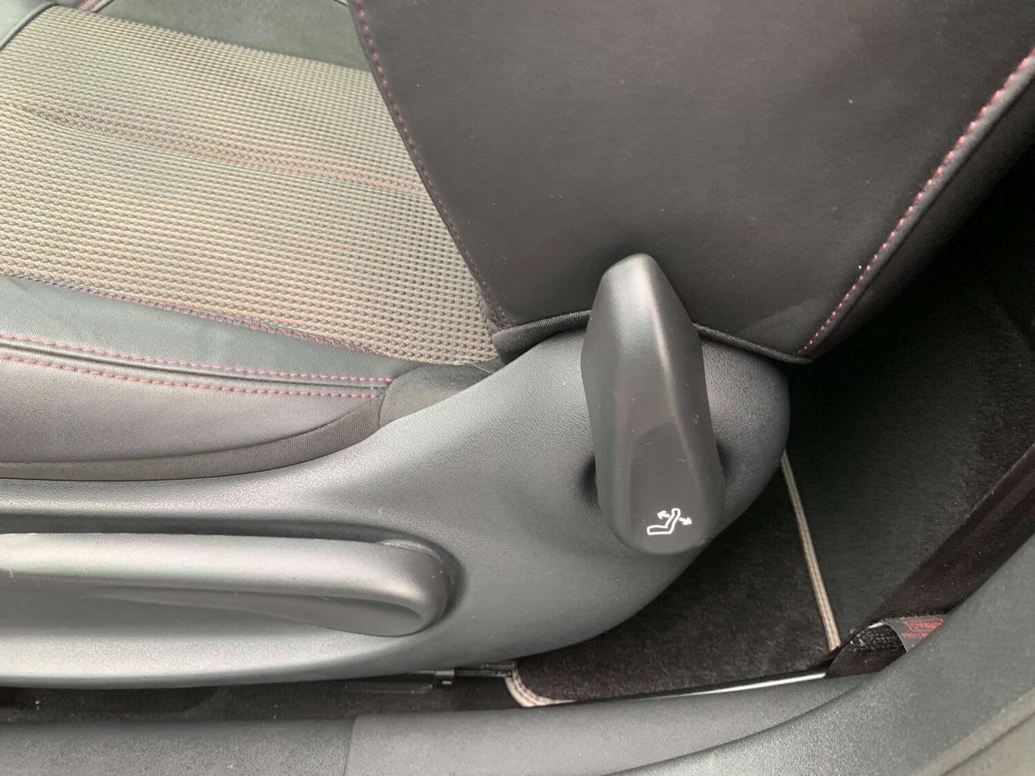 Used Peugeot 208 2013 for sale - 76866073: Photo 41