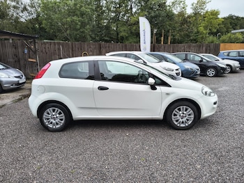 Used Fiat Punto 2015 for sale - 76000981: Photo