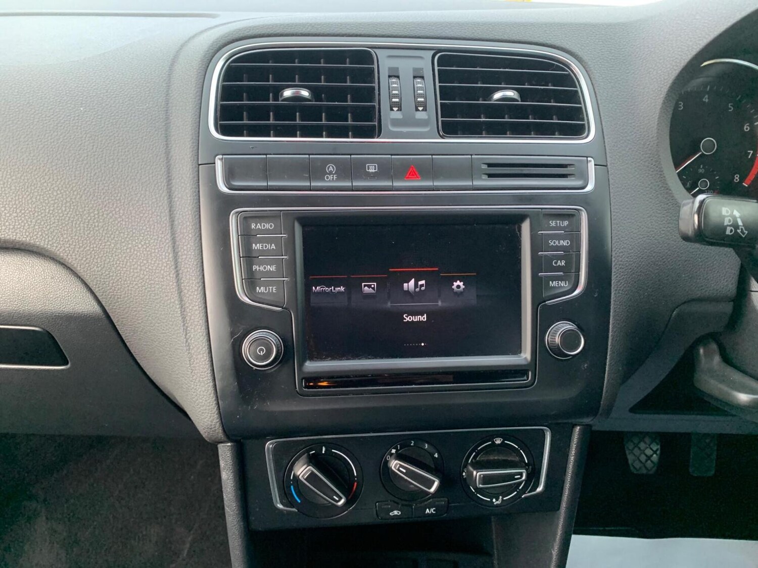 Used Volkswagen Polo 2015 for sale - 77591035: Photo 42