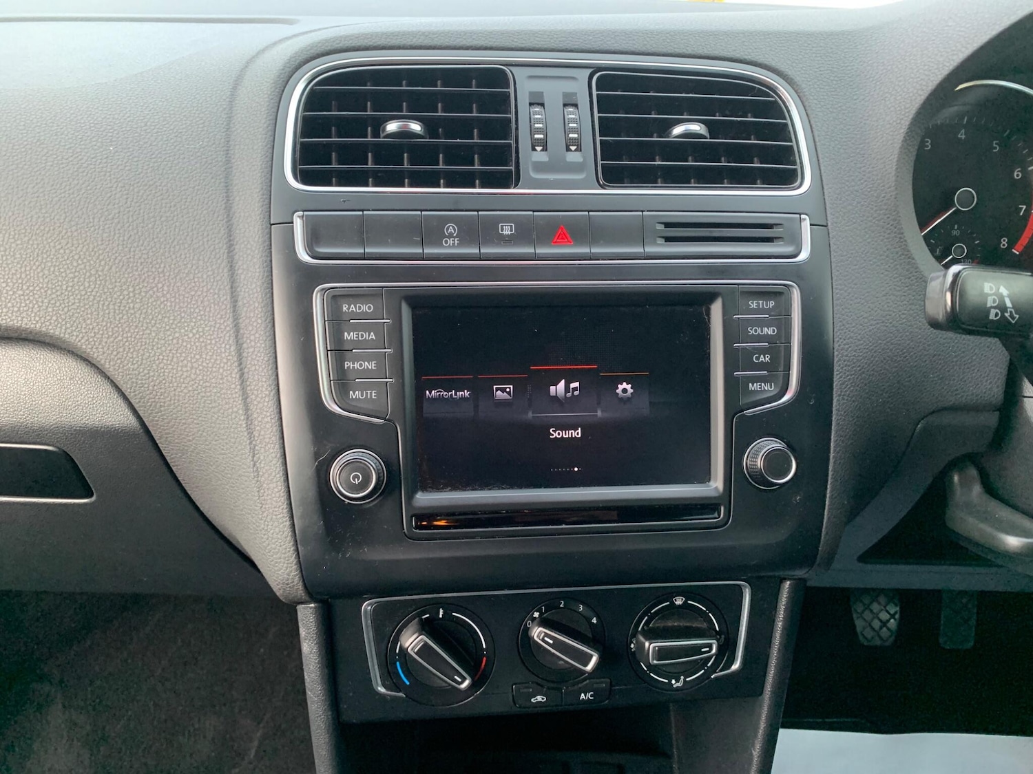 Used Volkswagen Polo 2015 for sale - 77478757: Photo 42