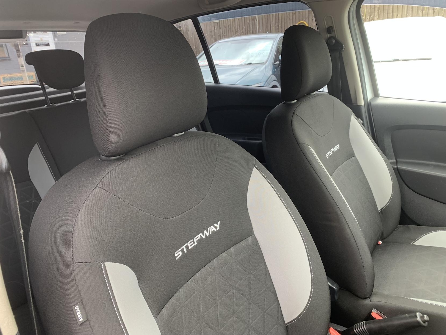 Used Dacia Sandero Stepway 2013 for sale - 77679066: Photo 11